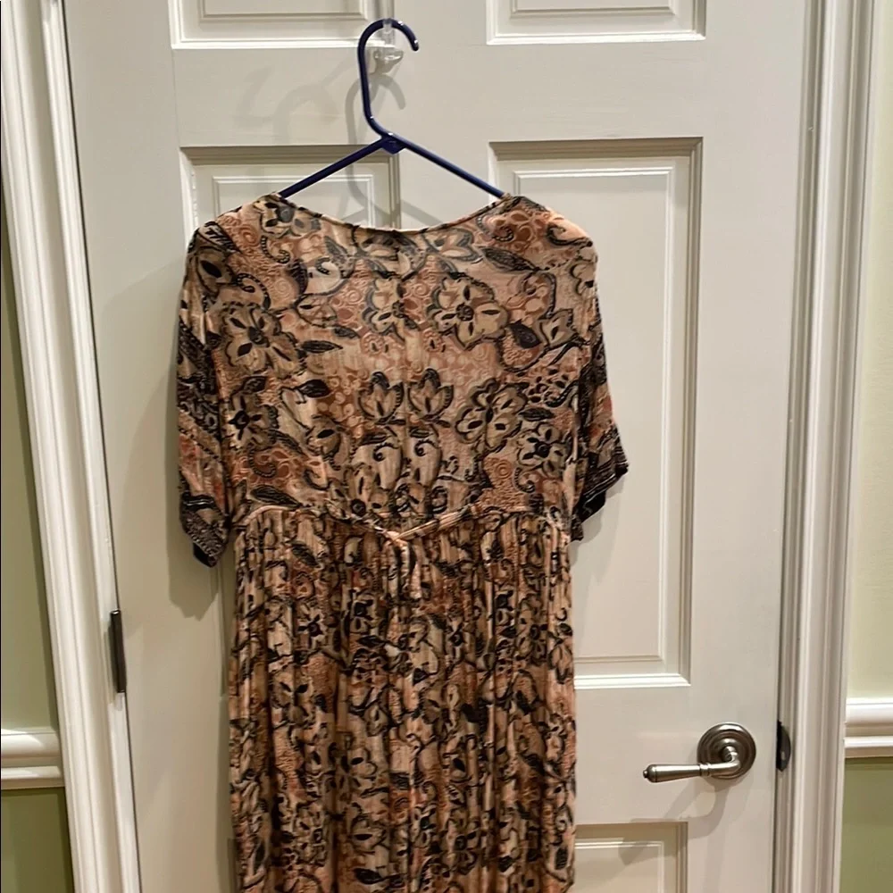 Elegant Vintage Floral Jumpsuit with Paded Shoulders - Picture 3 of 8